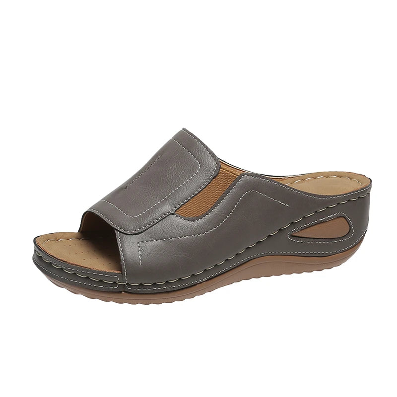 Summer Lightweight Non Slip Slippers Women's Retro Fashion Slope Heel Female Leather Comfortable Wear-Resisting Open Toe Sandals
