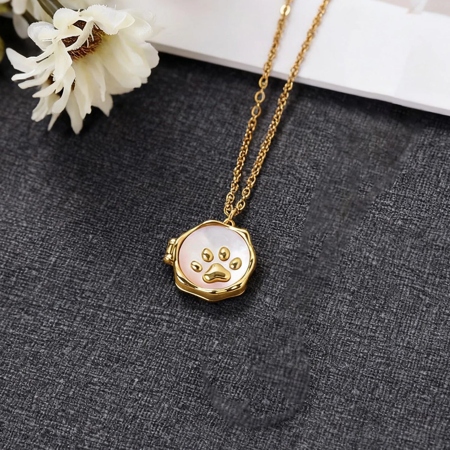 Atoztide Custom Photo Album Necklace For Women Alloy Copper Cat Dog Heart Pendant Picture Locket Personalized Anniversary Gift