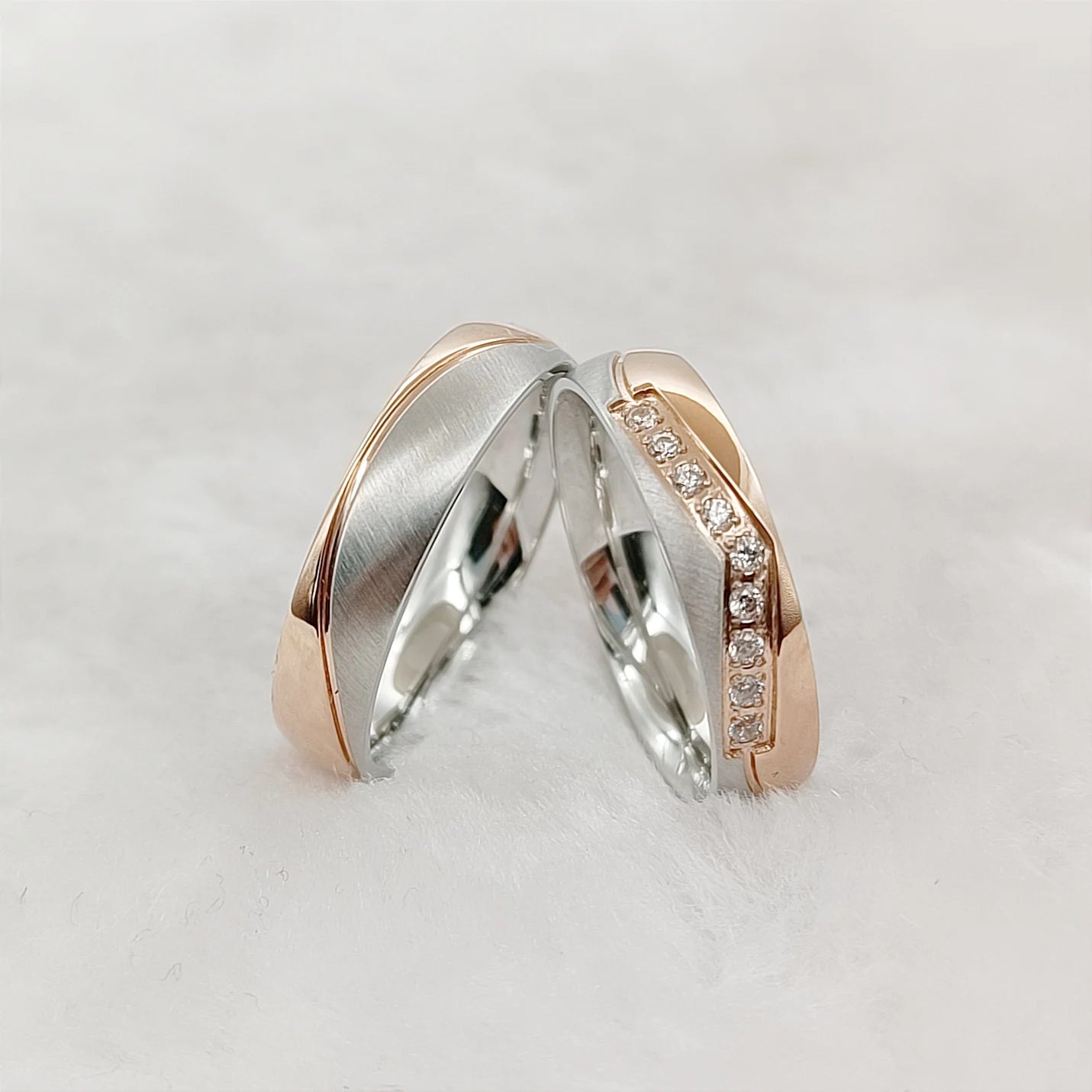 Hypoallergenic Titanium Matching Couple Rings Designer Crown Rose Golden Valentines Wedding Bands For Men And Women