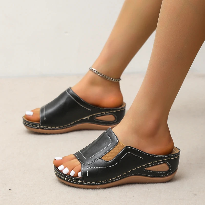 Summer Lightweight Non Slip Slippers Women's Retro Fashion Slope Heel Female Leather Comfortable Wear-Resisting Open Toe Sandals