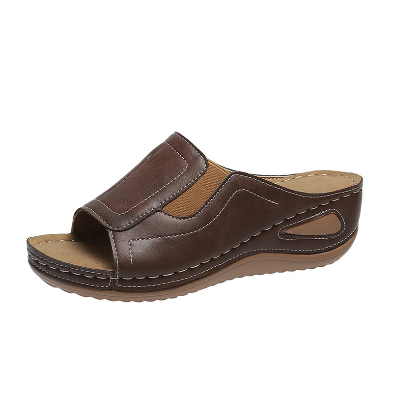 Summer Lightweight Non Slip Slippers Women's Retro Fashion Slope Heel Female Leather Comfortable Wear-Resisting Open Toe Sandals