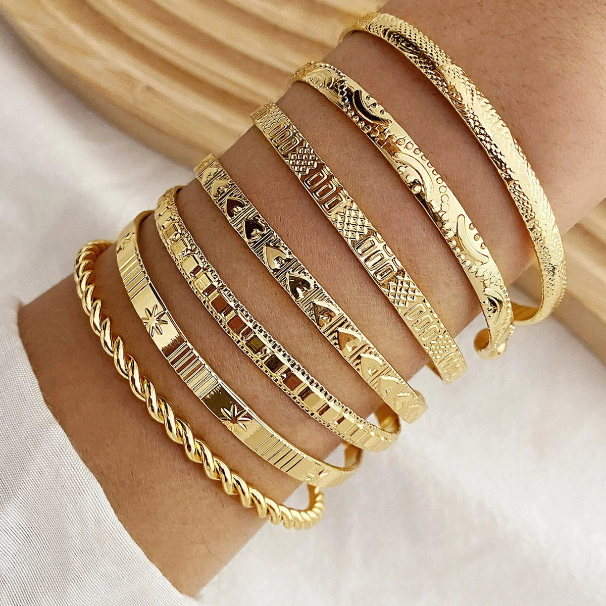 7-Piece Punk Gold Bracelet Set - Goth Heart Print Bangles for Women